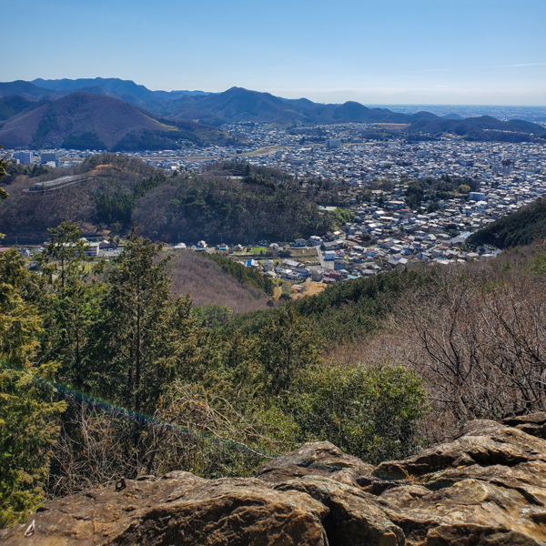 吾妻山登山道（トンビ岩からの眺め）